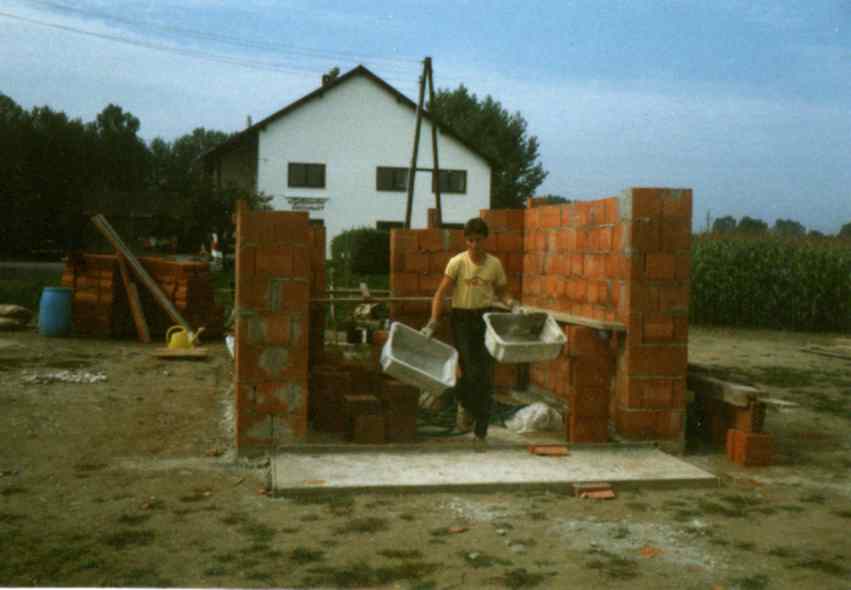 Aufmauern.jpg (28986 Byte)